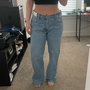 Abercrombie women’s low rise baggy jean with raw hem, size 29